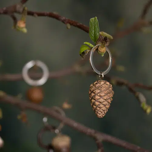 Wildlife Garden nøglering med grankogle