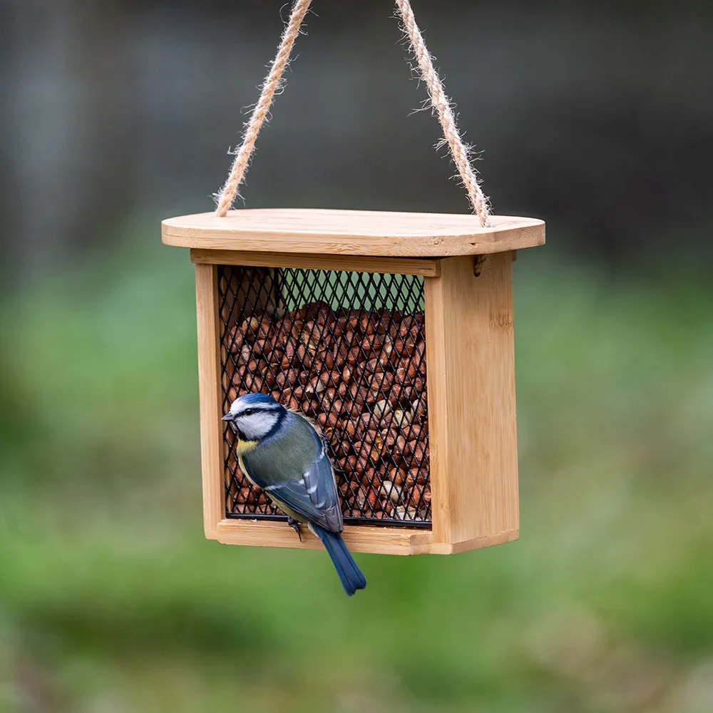 CJW Nagano foderautomat til peanuts og fedtpiller i bambus og metal