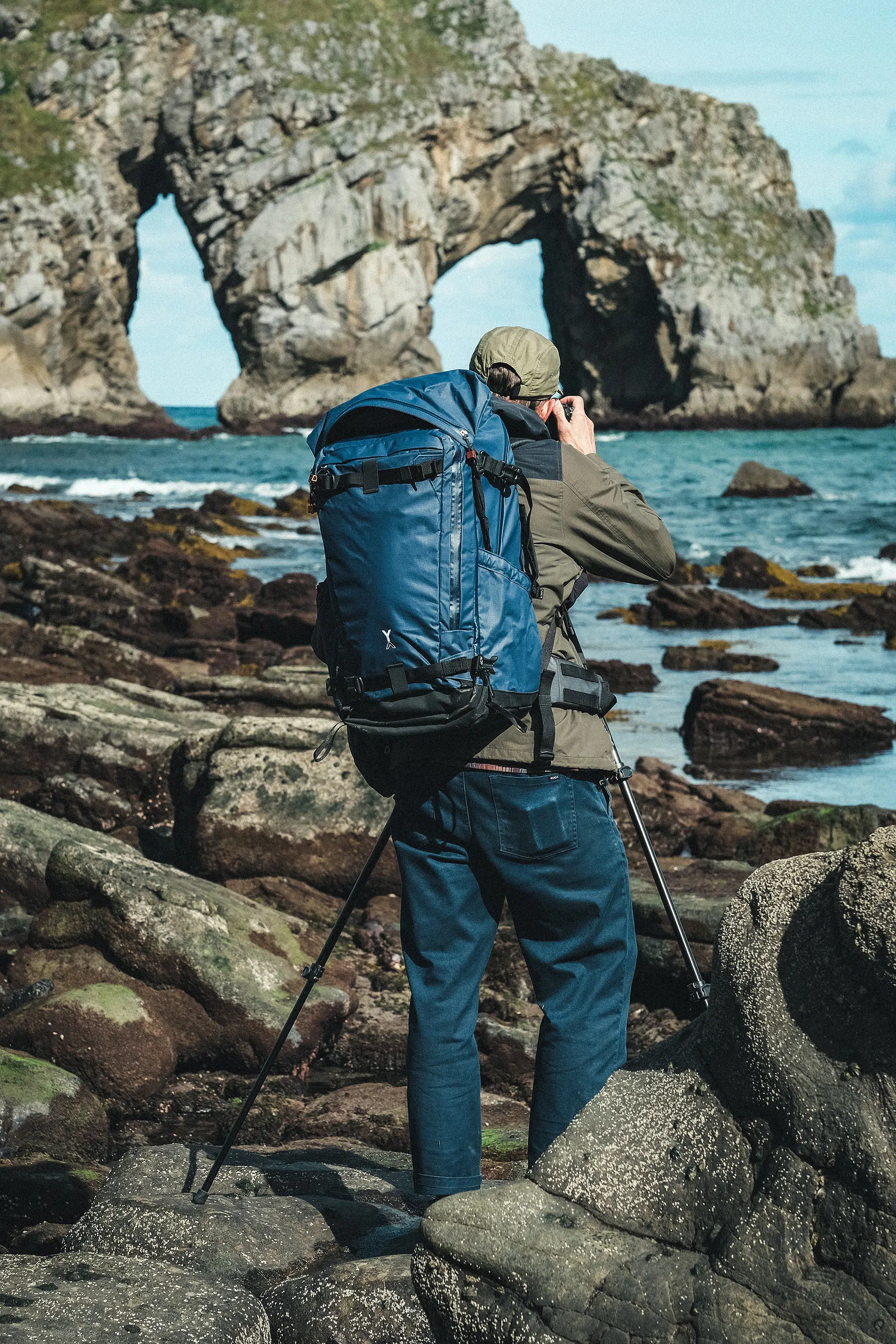 NYA-EVO Fjord 60-C Kamerataske blå ved kysten