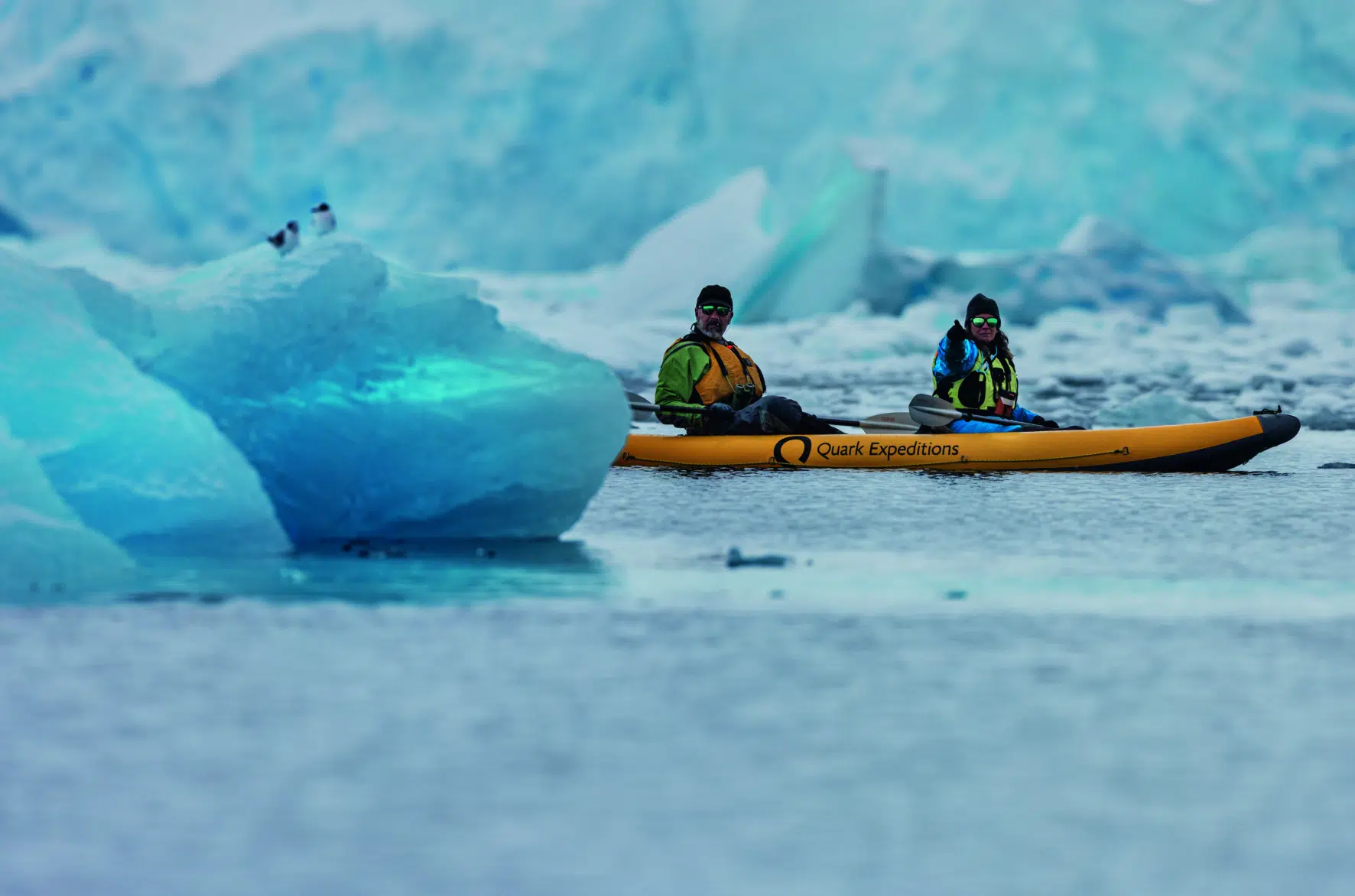 Swarovski CL companion 10x30 Mountain green Lifestyle 3