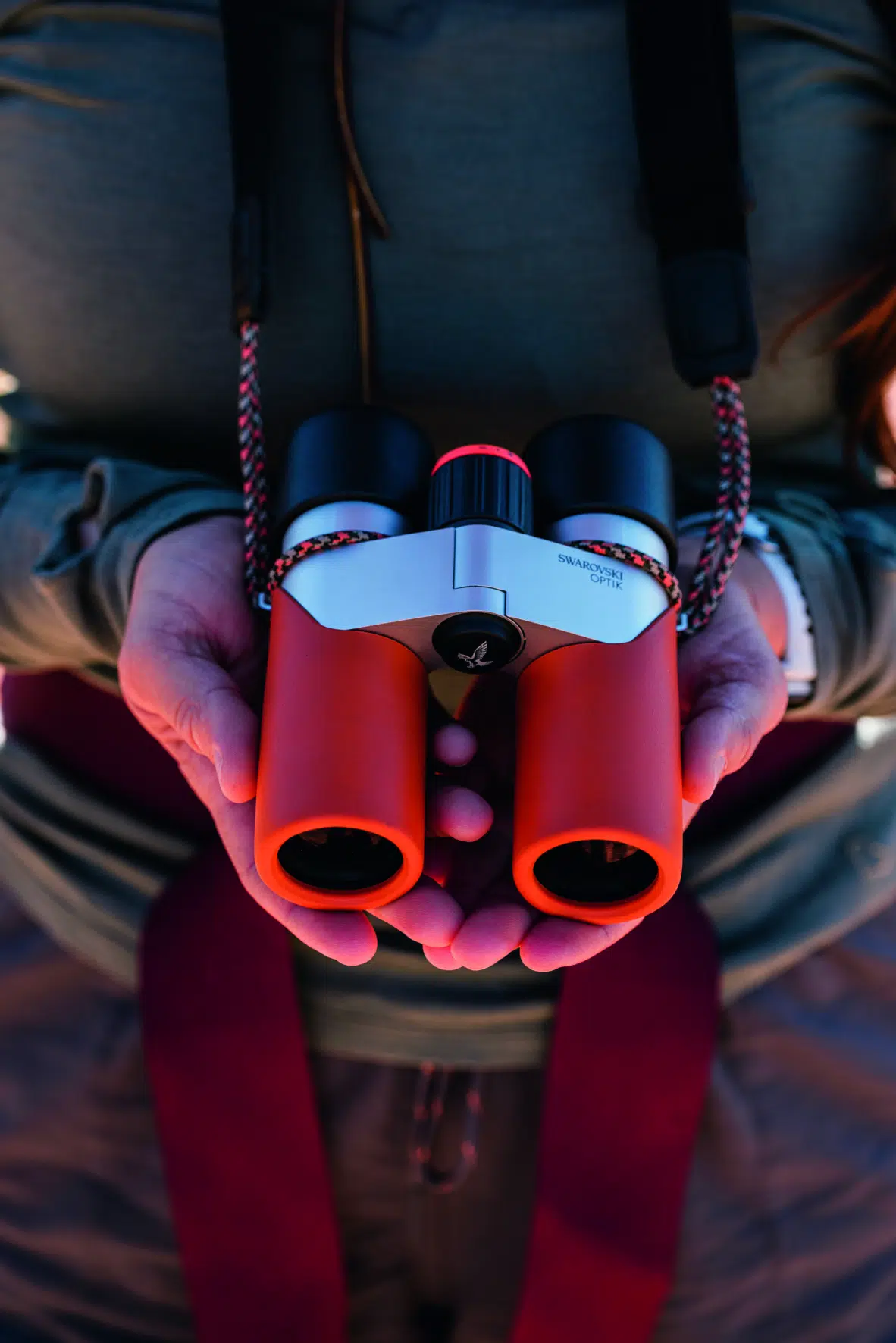 Swarovski CL companion 10x30 Desert Orange Lifestyle 1