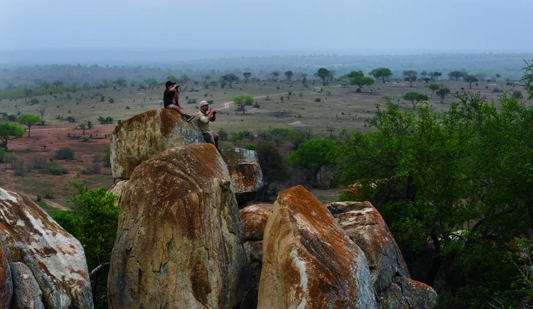 Swarovski CL companion 10x30 Desert Orange Lifestyle 3