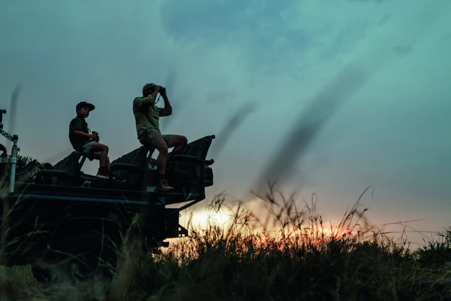 Swarovski CL companion 10x30 Safari Brown Lifestyle 3